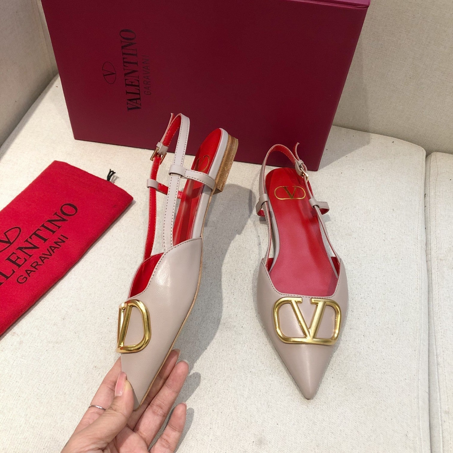 VLOGO SIGNATURE CREPE PINK CALFSKIN FLAT SLINGBACK PUMP