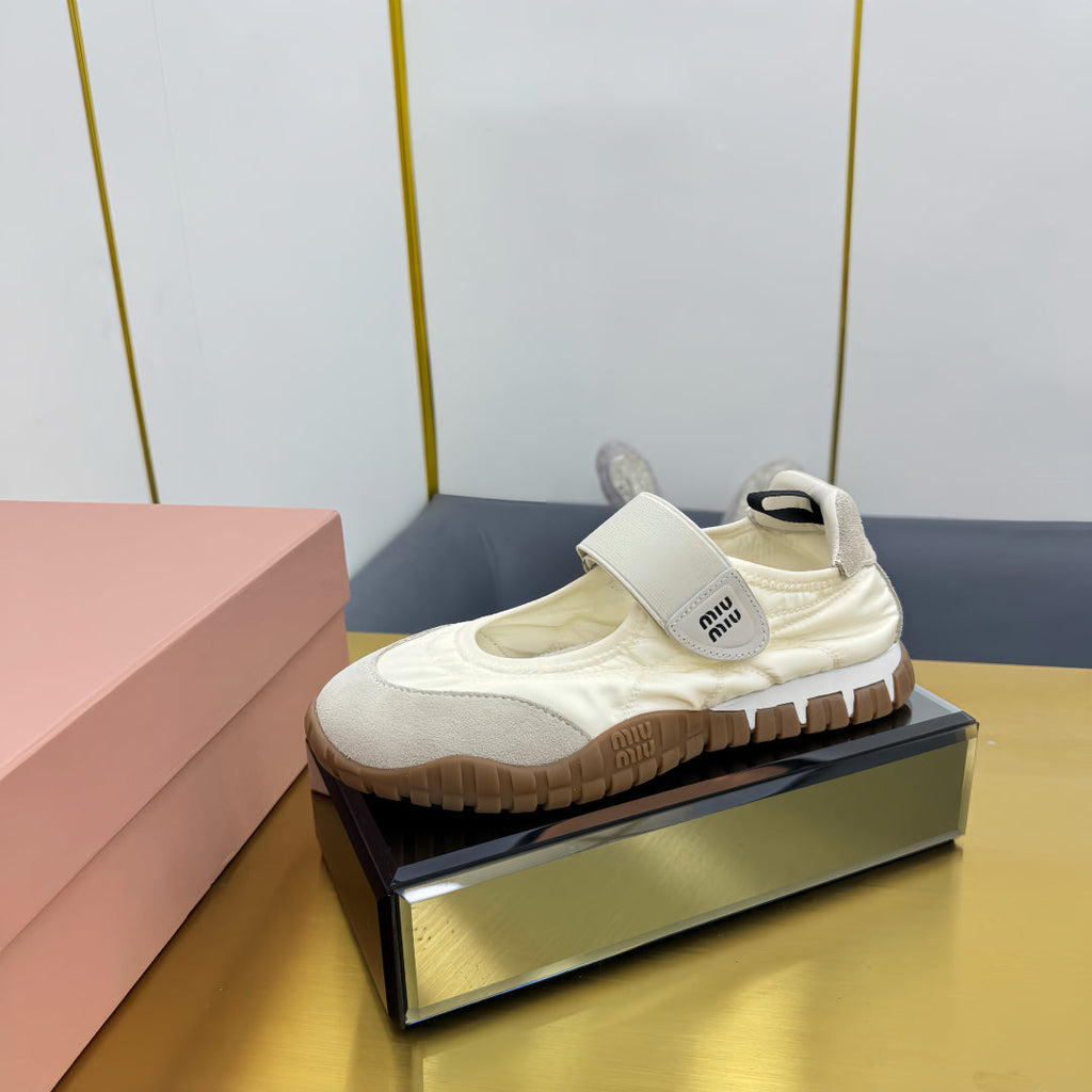 BALLERINAS SHOES IN OFF WHITE TYRE TECHNICAL FABRIC AND GREY SUEDE