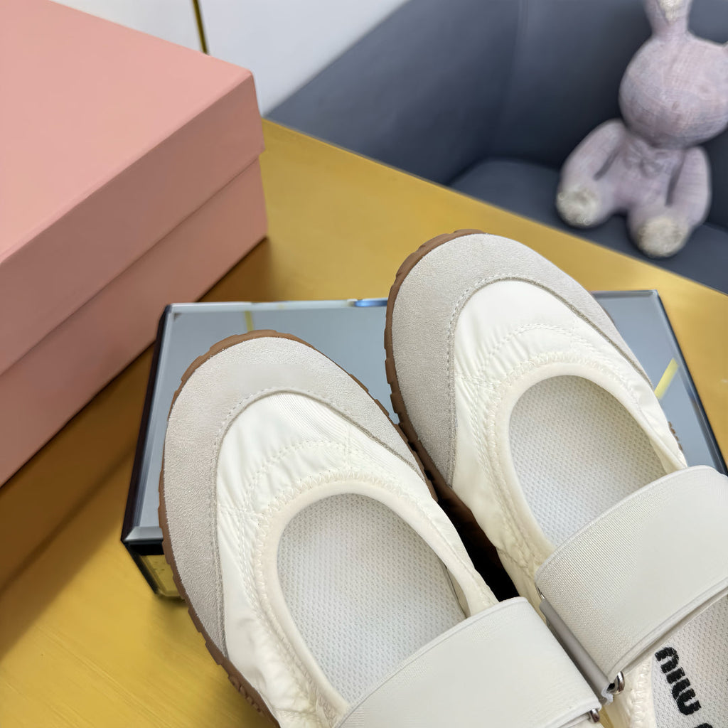 BALLERINAS SHOES IN OFF WHITE TYRE TECHNICAL FABRIC AND GREY SUEDE