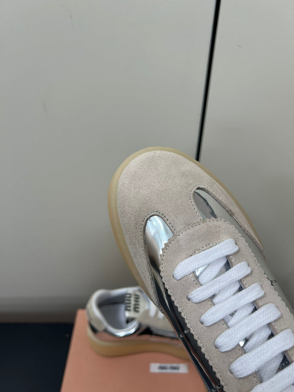 THICK-SOLED RETRO SNEAKERS IN SILVER METALLIC LAMBSKIN AND BEIGE SUEDE