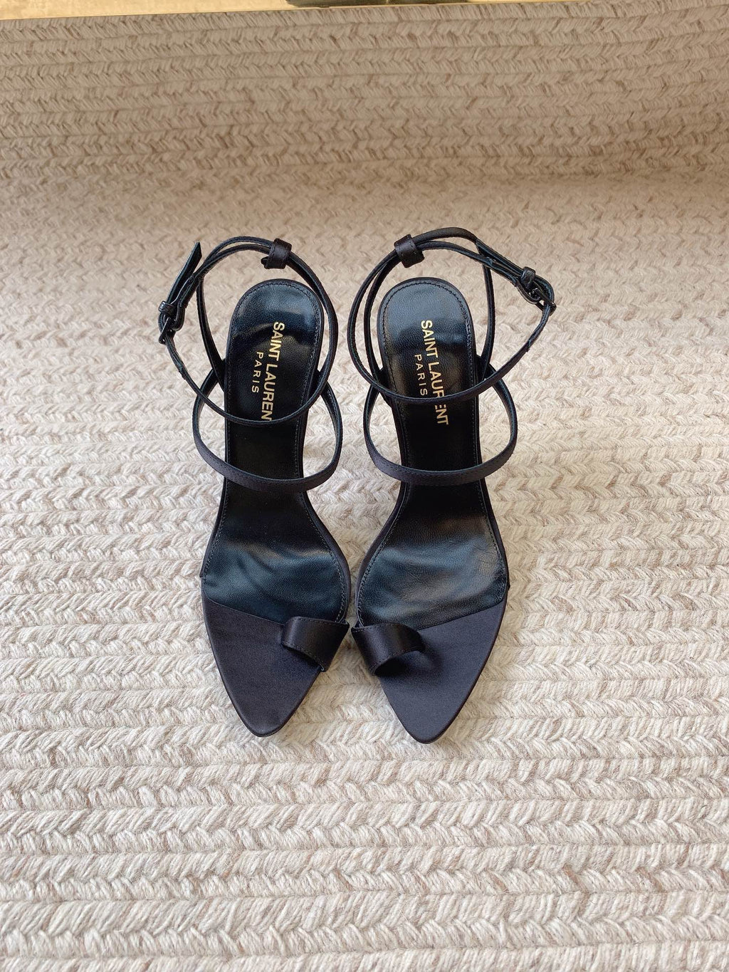 HIGH FLIP FLOPS SANDAL WITH STRAP IN BLACK SILK